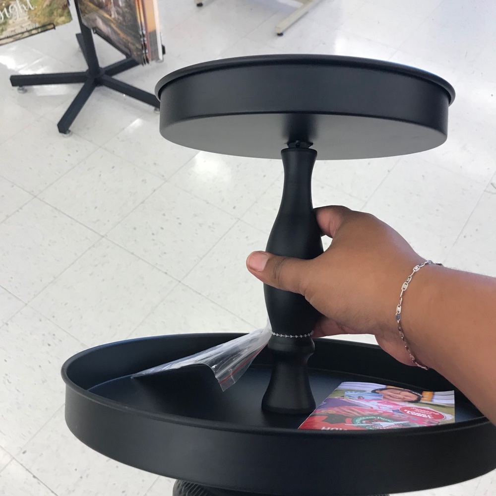 BLACK TWO-TIER TRAY